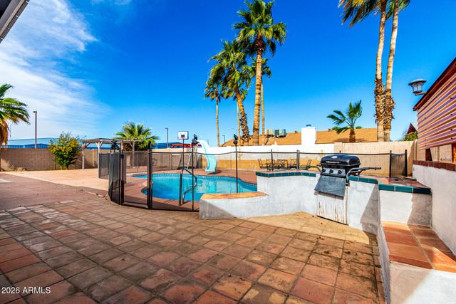 2 E MURIEL Drive, Phoenix, AZ 85022