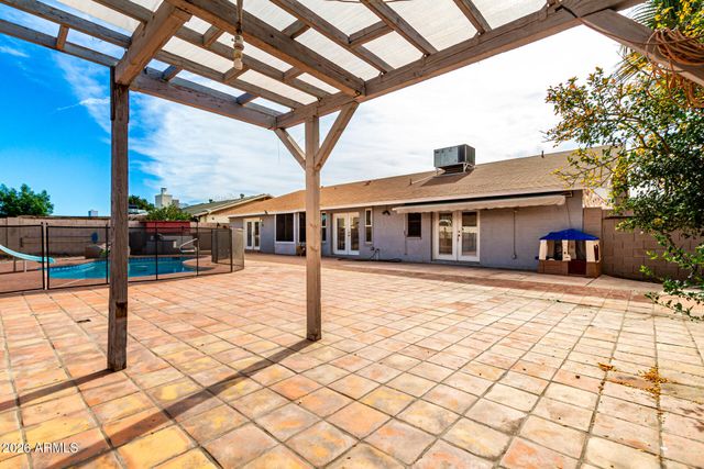 2 E MURIEL Drive, Phoenix, AZ 85022