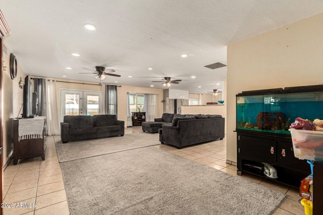 2 E MURIEL Drive, Phoenix, AZ 85022