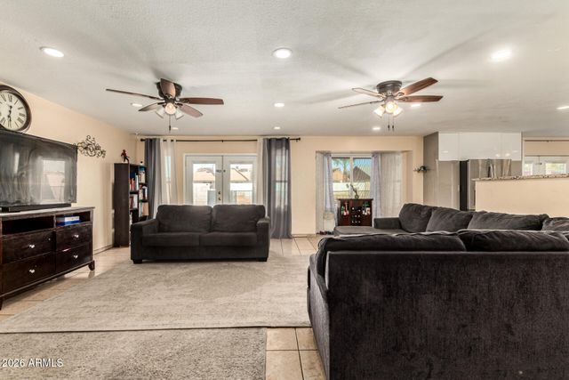 2 E MURIEL Drive, Phoenix, AZ 85022