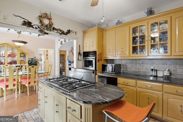 5141 Dixie Lake Road, Union City, GA 30291