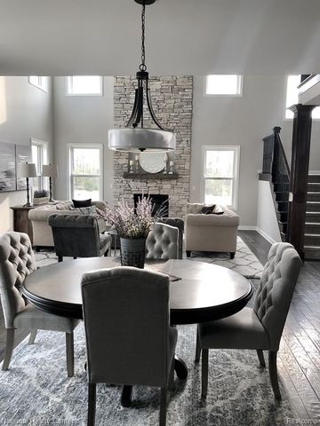 925 Guenevere Drive, Oxford, MI 48371
