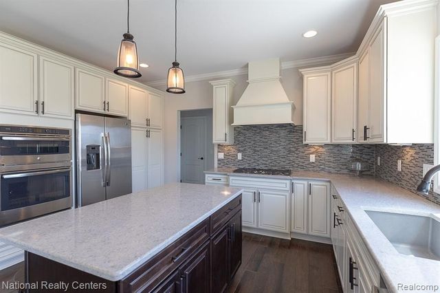 925 Guenevere Drive, Oxford, MI 48371
