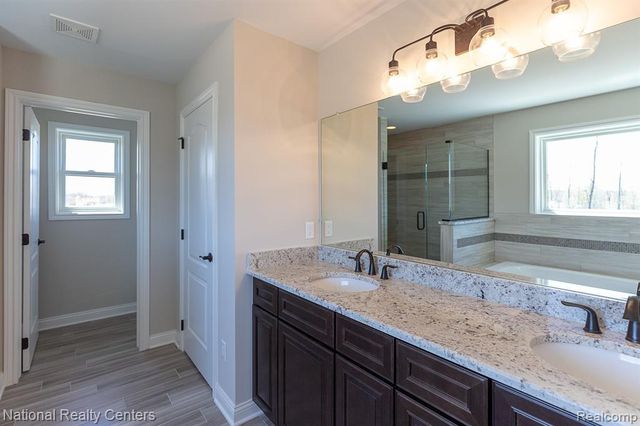 925 Guenevere Drive, Oxford, MI 48371