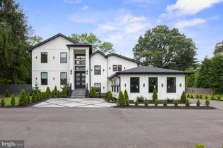 4329 BRIDGEBORO RD, Moorestown, NJ 08057