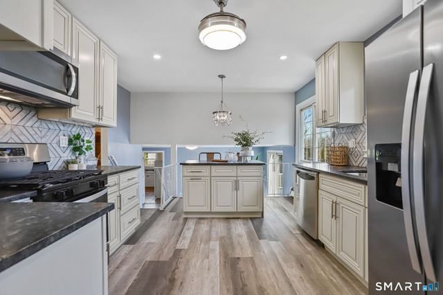 25 Dairy Farm Road, Norwalk, CT 06851