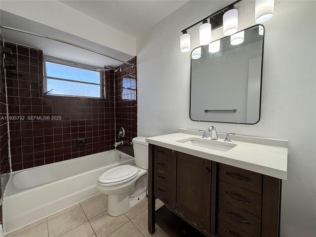 5904 SW 27th St S, West Park, FL 33023