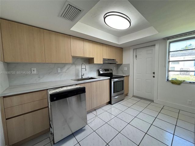 5904 SW 27th St S, West Park, FL 33023