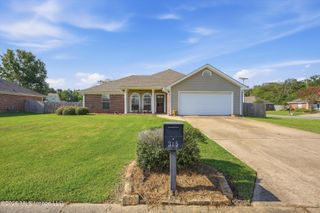 315 Orchard Way, Brandon, MS 39047