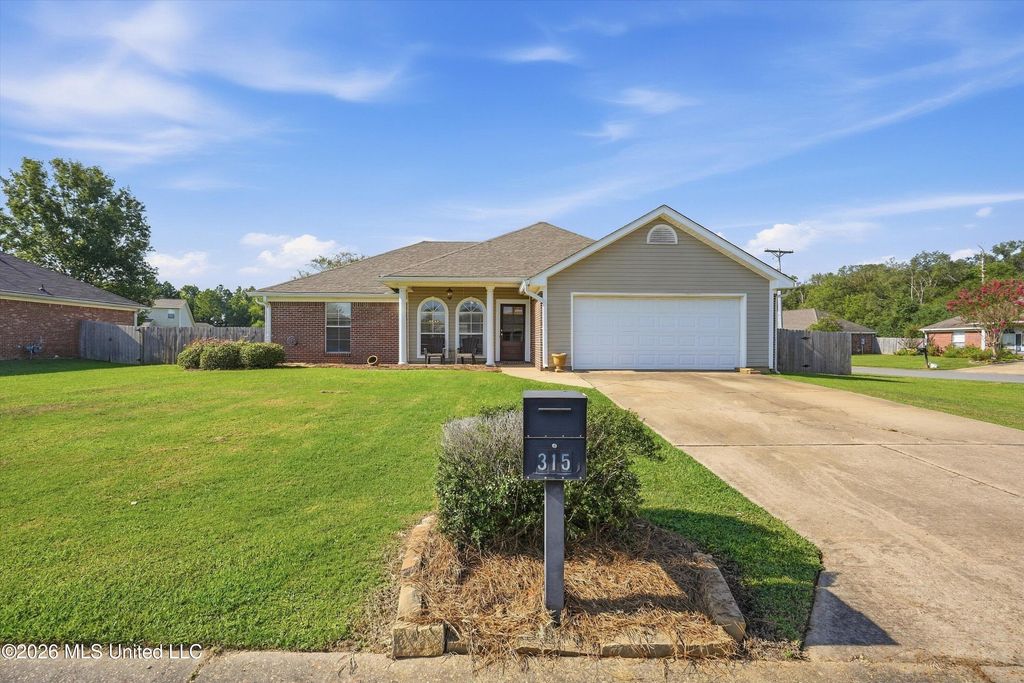 315 Orchard Way, Brandon, MS 39047