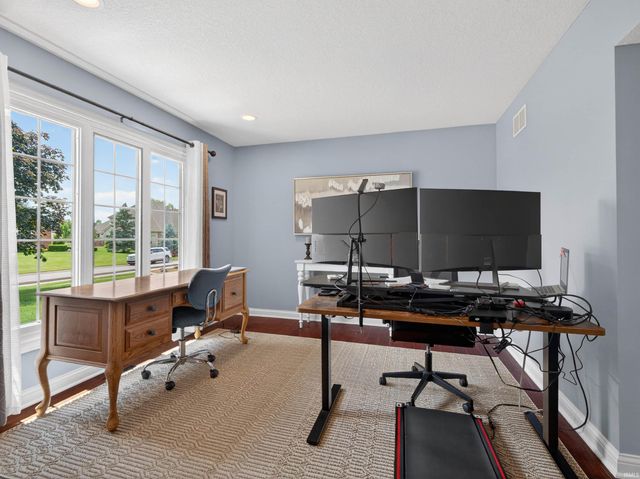 9811 Stowaway Cove, Fort Wayne, IN 46835