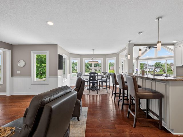9811 Stowaway Cove, Fort Wayne, IN 46835