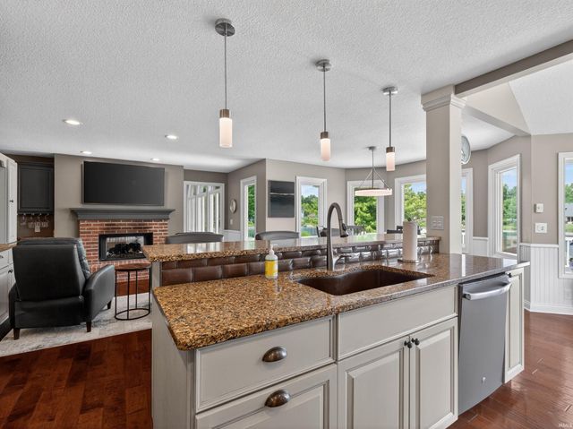 9811 Stowaway Cove, Fort Wayne, IN 46835