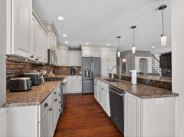 9811 Stowaway Cove, Fort Wayne, IN 46835