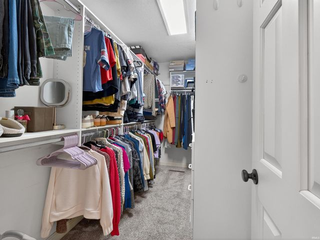 9811 Stowaway Cove, Fort Wayne, IN 46835
