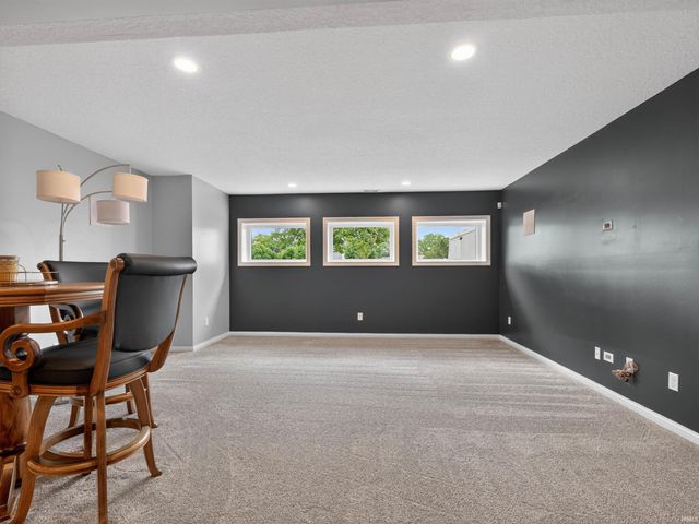 9811 Stowaway Cove, Fort Wayne, IN 46835