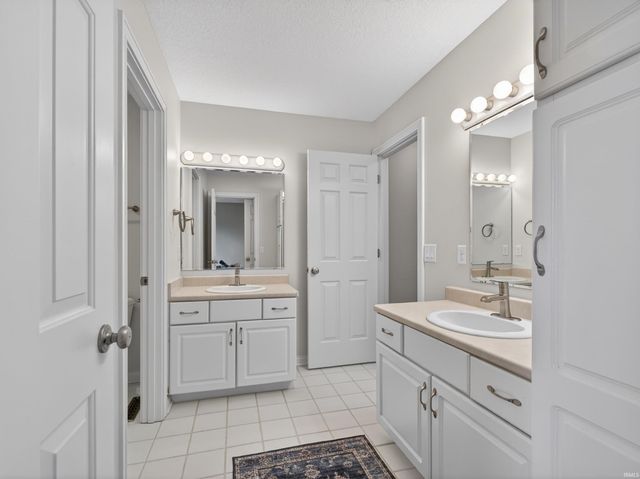 9811 Stowaway Cove, Fort Wayne, IN 46835