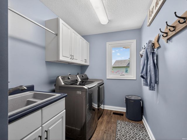 9811 Stowaway Cove, Fort Wayne, IN 46835