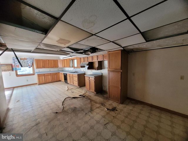 9492 CUMBERLAND RD, Springfield, WV 26763