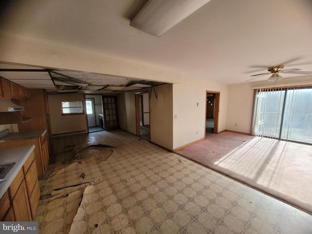 9492 CUMBERLAND RD, Springfield, WV 26763