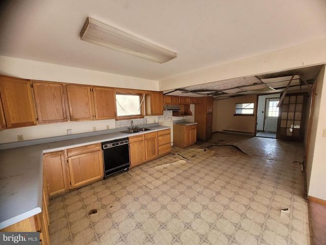 9492 CUMBERLAND RD, Springfield, WV 26763