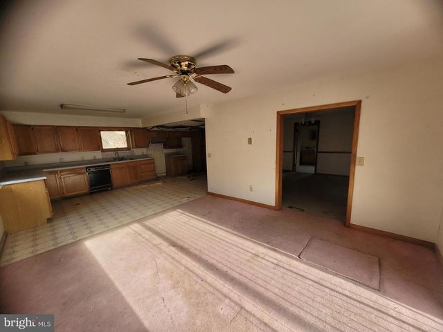 9492 CUMBERLAND RD, Springfield, WV 26763