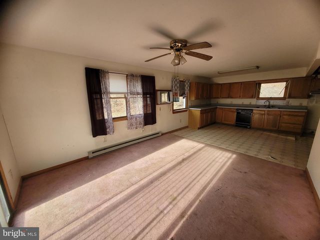 9492 CUMBERLAND RD, Springfield, WV 26763