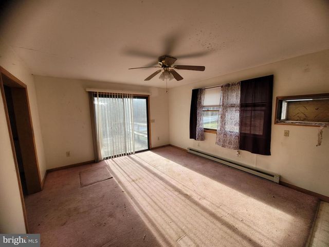 9492 CUMBERLAND RD, Springfield, WV 26763