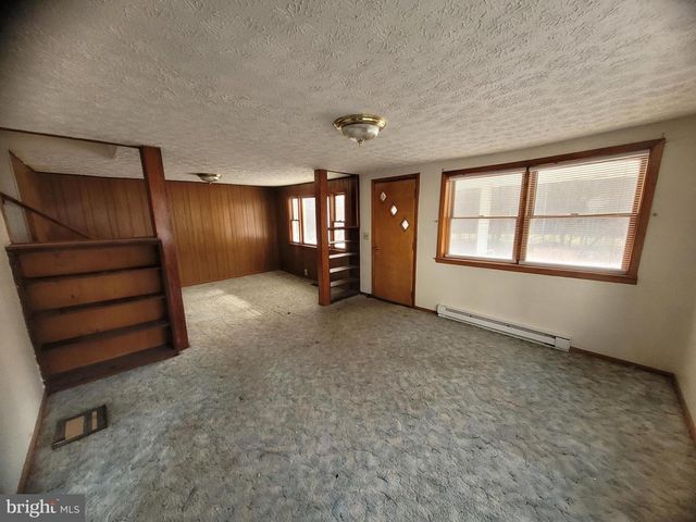 9492 CUMBERLAND RD, Springfield, WV 26763