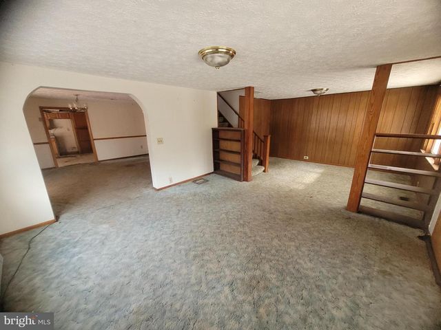 9492 CUMBERLAND RD, Springfield, WV 26763