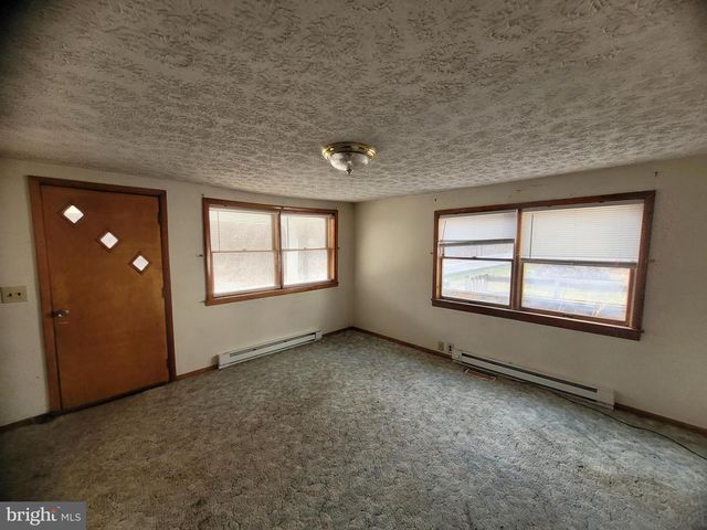 9492 CUMBERLAND RD, Springfield, WV 26763