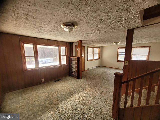 9492 CUMBERLAND RD, Springfield, WV 26763