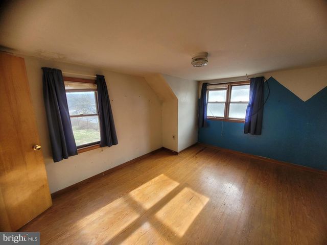 9492 CUMBERLAND RD, Springfield, WV 26763