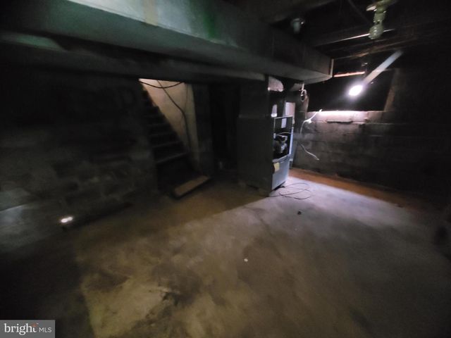 9492 CUMBERLAND RD, Springfield, WV 26763