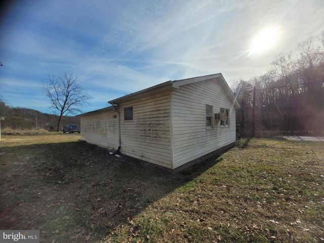 9492 CUMBERLAND RD, Springfield, WV 26763