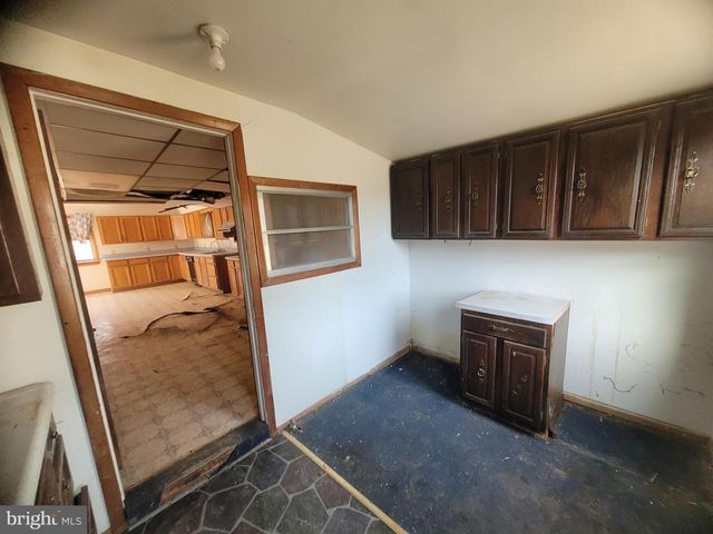 9492 CUMBERLAND RD, Springfield, WV 26763