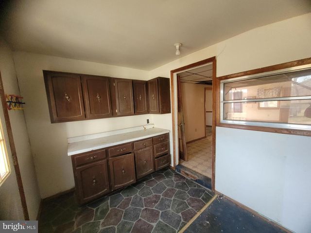 9492 CUMBERLAND RD, Springfield, WV 26763