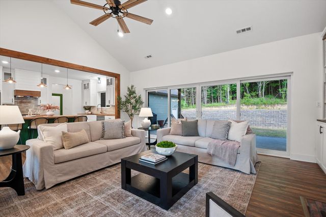 406 Green Brier Lane, Dunlap, TN 37327