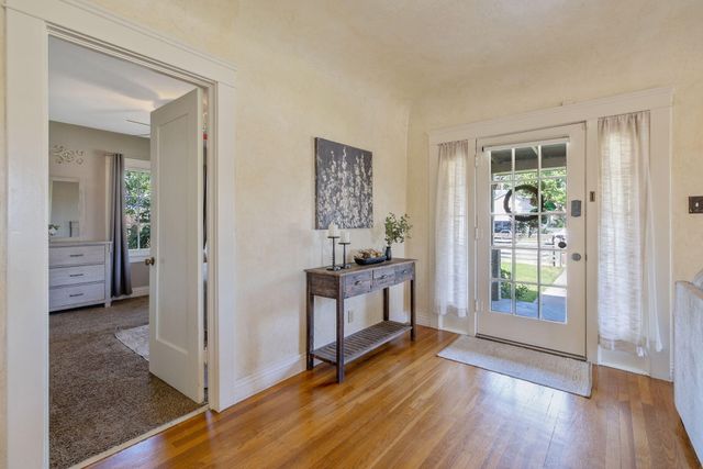 801 N Stevenson, Visalia, CA 93291