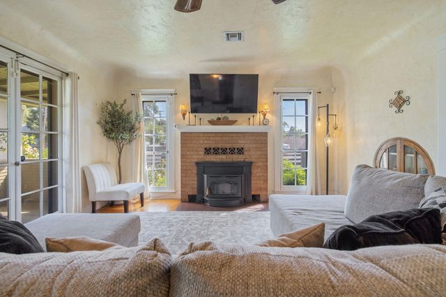 801 N Stevenson, Visalia, CA 93291