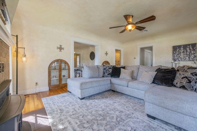 801 N Stevenson, Visalia, CA 93291