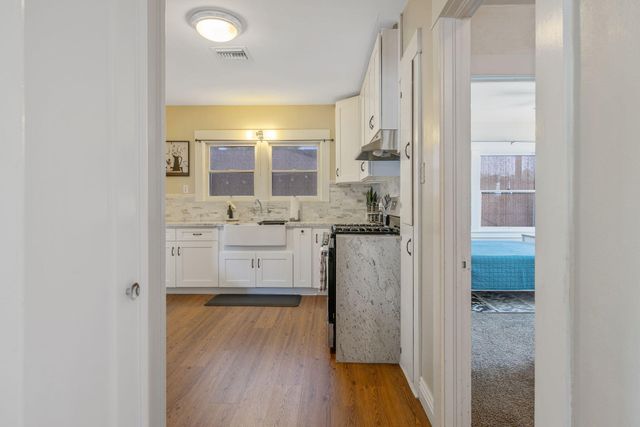 801 N Stevenson, Visalia, CA 93291