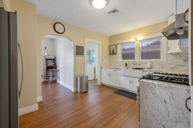 801 N Stevenson, Visalia, CA 93291