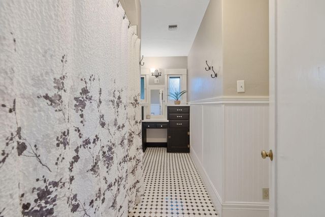 801 N Stevenson, Visalia, CA 93291