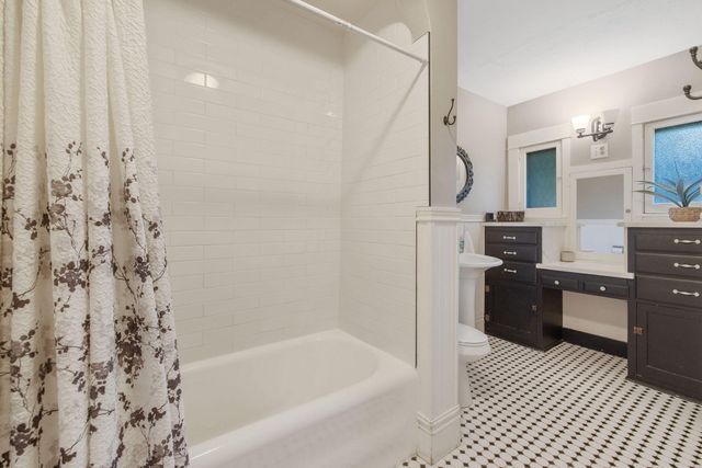 801 N Stevenson, Visalia, CA 93291