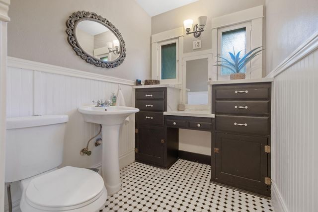 801 N Stevenson, Visalia, CA 93291