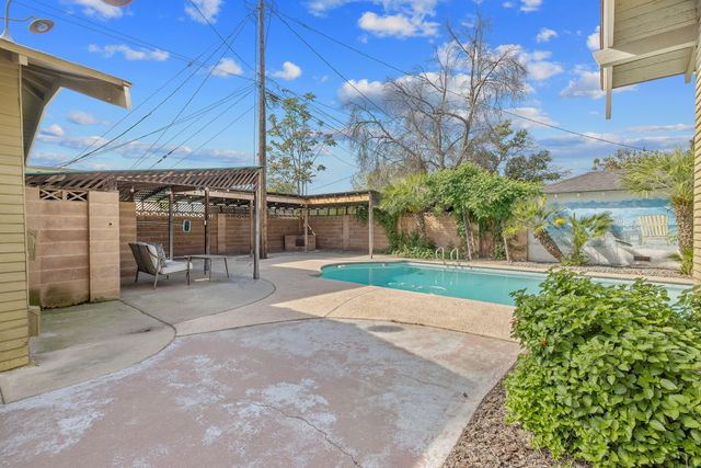 801 N Stevenson, Visalia, CA 93291