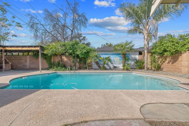 801 N Stevenson, Visalia, CA 93291