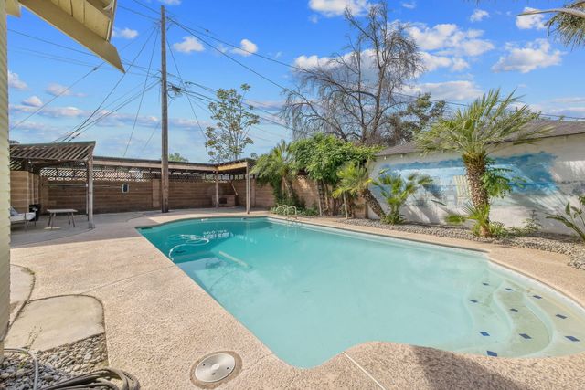 801 N Stevenson, Visalia, CA 93291