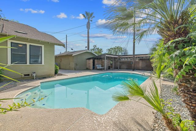 801 N Stevenson, Visalia, CA 93291